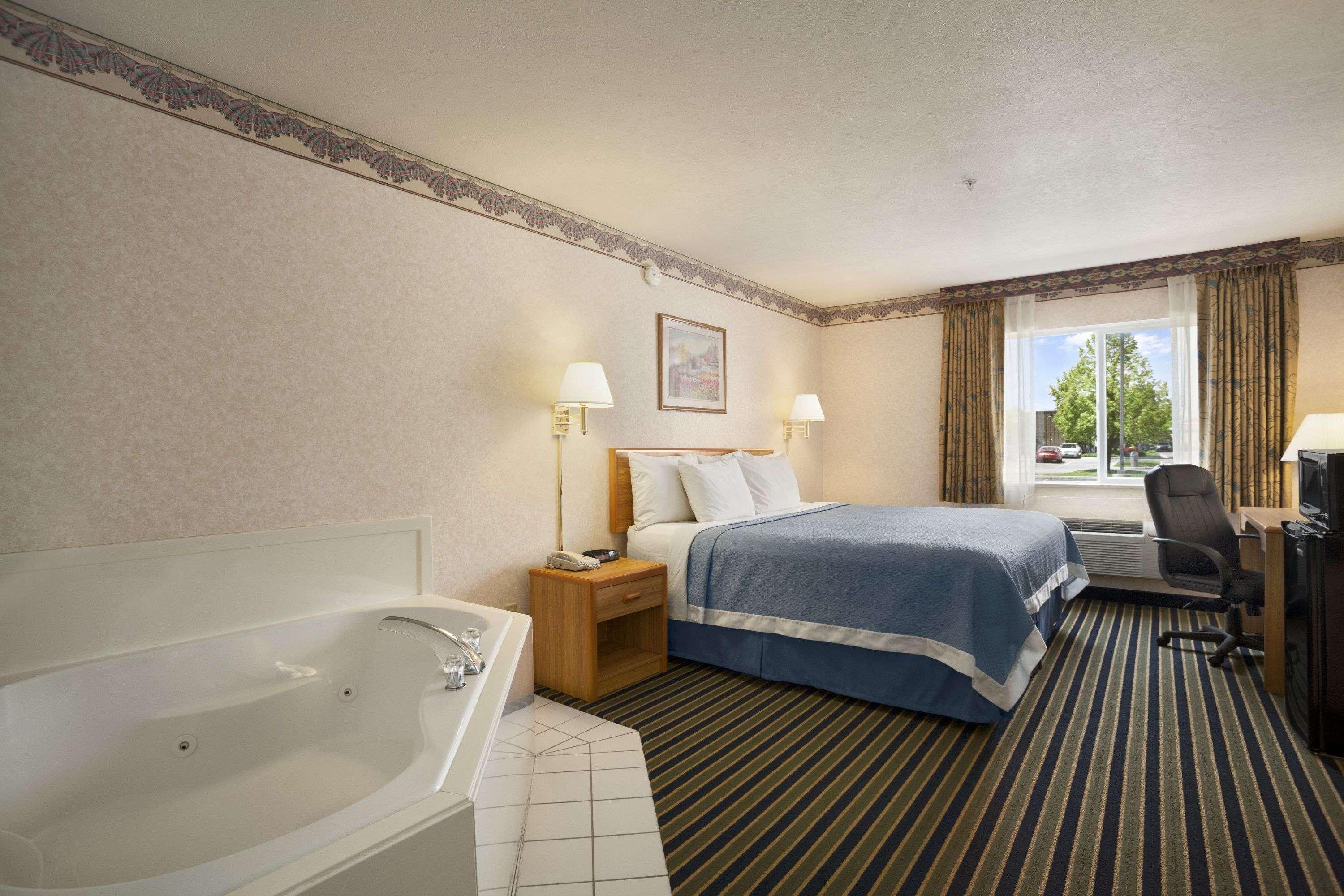Days Inn By Wyndham Springville Buitenkant foto