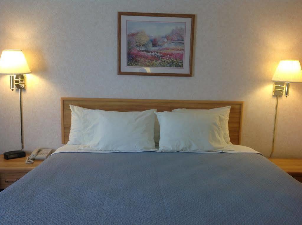 Days Inn By Wyndham Springville Buitenkant foto